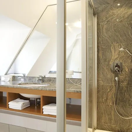 فندق لانغفيدر سي *